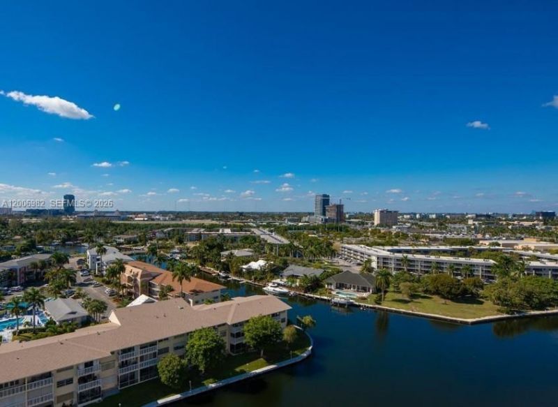 427 Golden Isles Dr, Unit 7J, Hallandale Beach, FL 33009 Photo