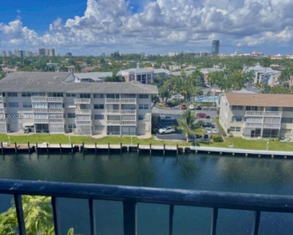 427 Golden Isles Dr, Unit 7J, Hallandale Beach, FL 33009 Photo