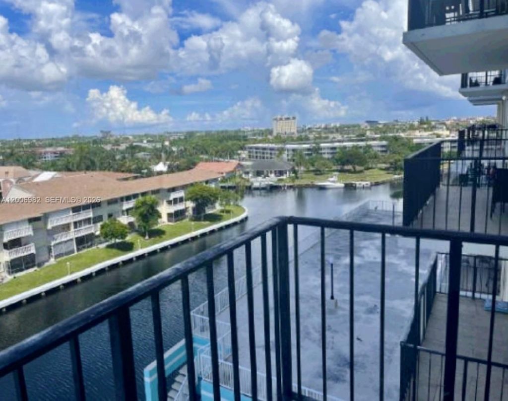 427 Golden Isles Dr, Unit 7J, Hallandale Beach, FL 33009 Photo