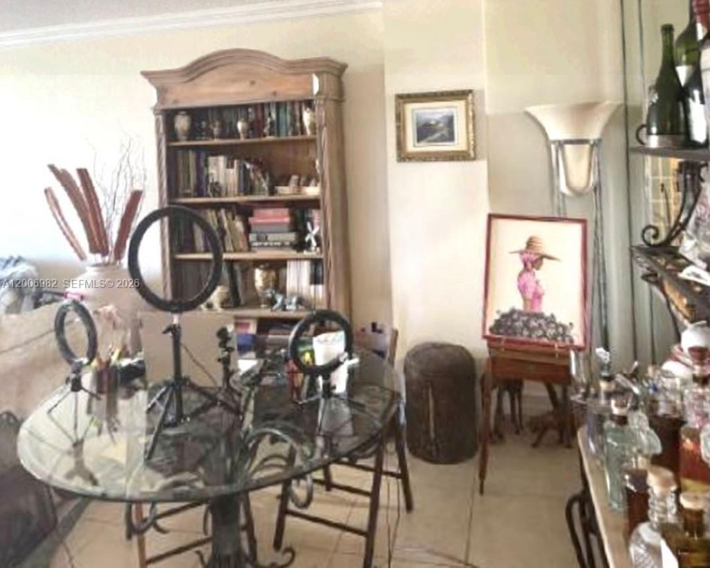 427 Golden Isles Dr, Unit 7J, Hallandale Beach, FL 33009 Photo