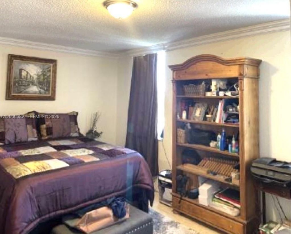 427 Golden Isles Dr, Unit 7J, Hallandale Beach, FL 33009 Photo