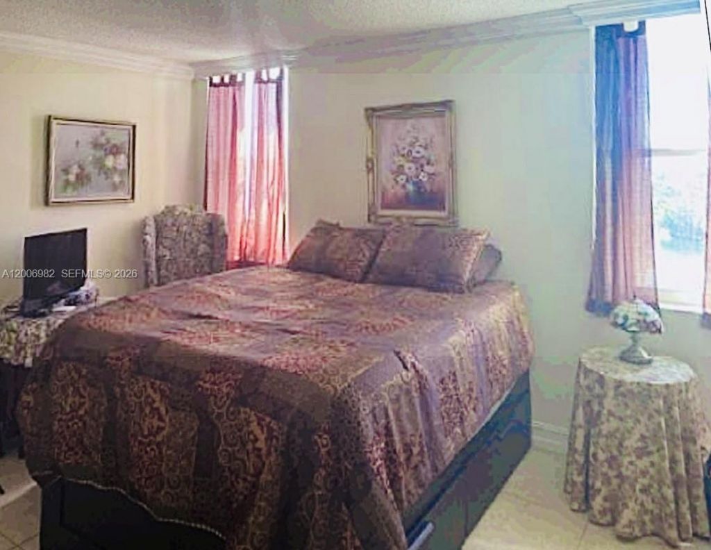 427 Golden Isles Dr, Unit 7J, Hallandale Beach, FL 33009 Photo