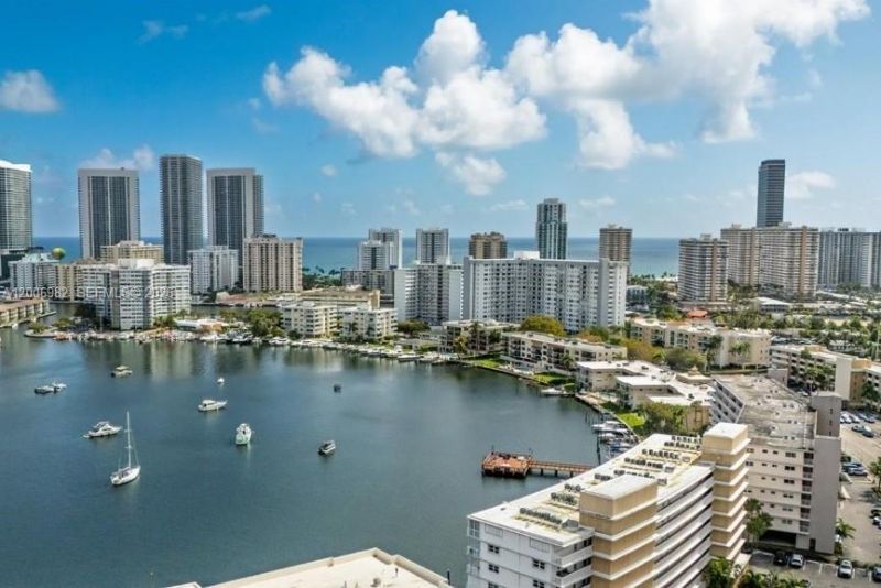 427 Golden Isles Dr, Unit 7J, Hallandale Beach, FL 33009 Photo