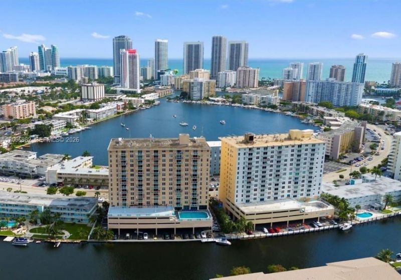 427 Golden Isles Dr, Unit 7J, Hallandale Beach, FL 33009 Photo