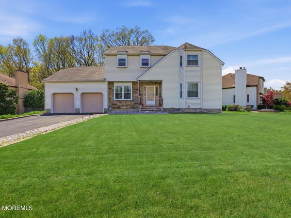 40 La Valencia Road, Old Bridge, NJ 08857