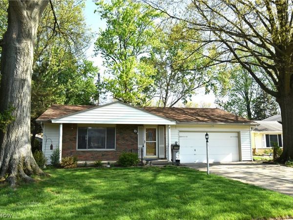 24354 S Oxford Oval, North Olmsted, OH 44070