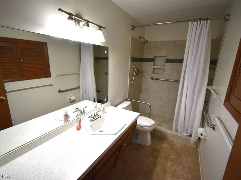 24354 S Oxford Oval, North Olmsted, OH 44070 Photo 16