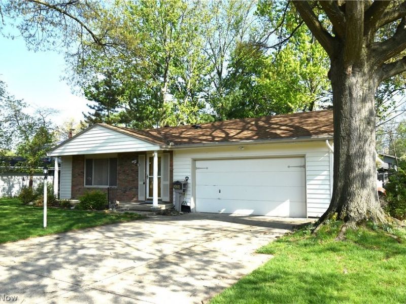 24354 S Oxford Oval, North Olmsted, OH 44070 Photo 2