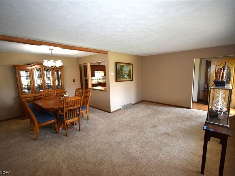 24354 S Oxford Oval, North Olmsted, OH 44070 Photo 3