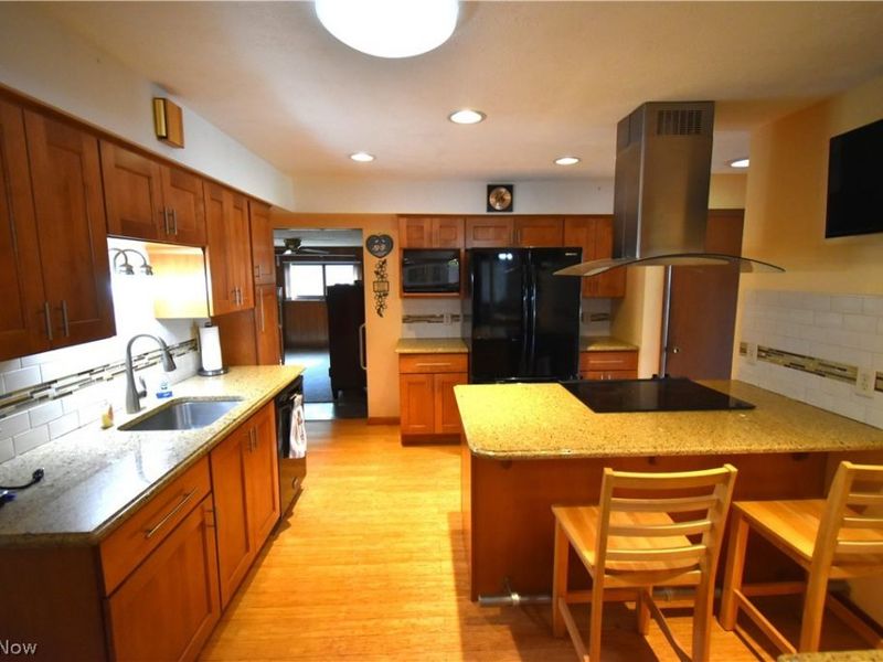 24354 S Oxford Oval, North Olmsted, OH 44070 Photo 7