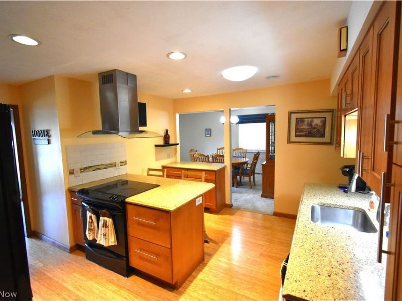 24354 S Oxford Oval, North Olmsted, OH 44070 Photo 9