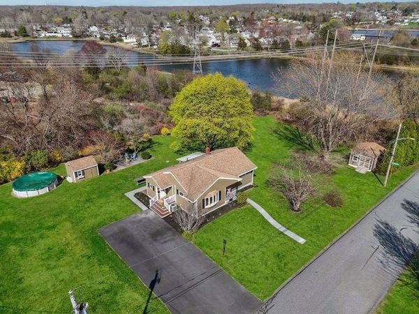 67 Montgomery Rd, Swansea, MA 02777