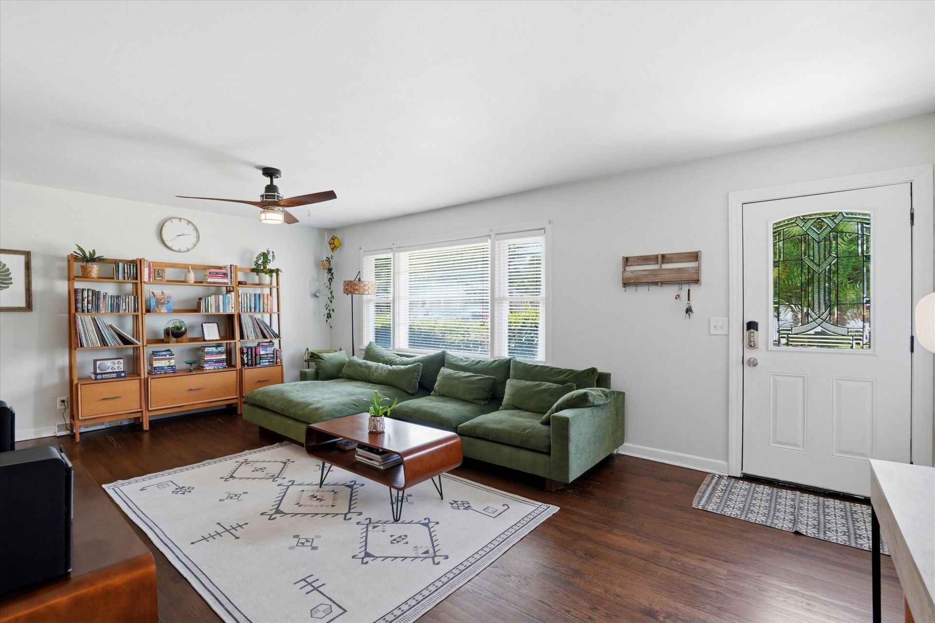 1239 Fort Drive Photo 4
