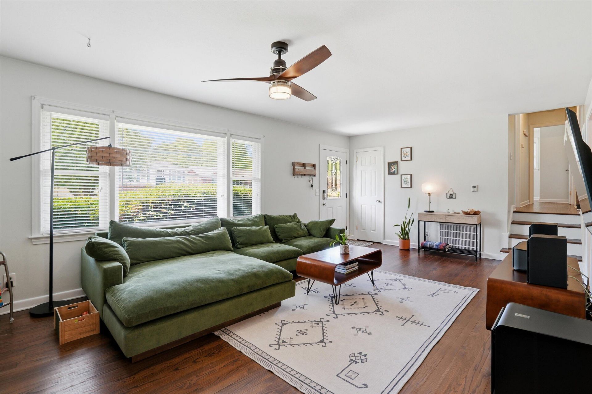 1239 Fort Drive Photo 5