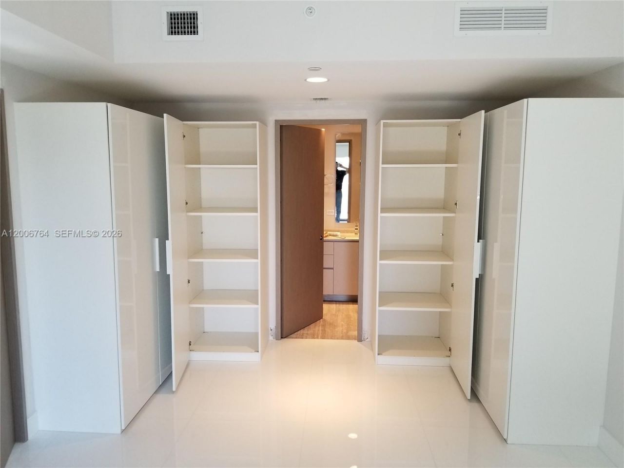 1010 Brickell Ave, Unit 3205, Miami, FL 33131 Photo