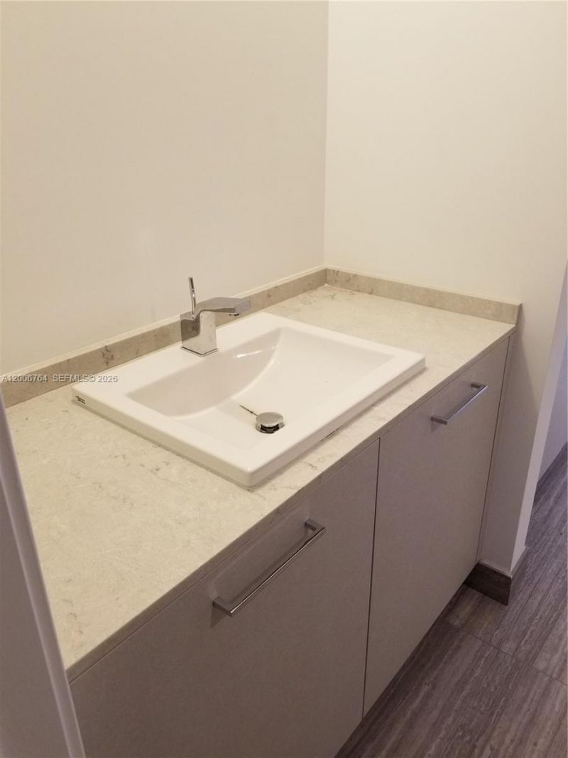 1010 Brickell Ave, Unit 3205, Miami, FL 33131 Photo