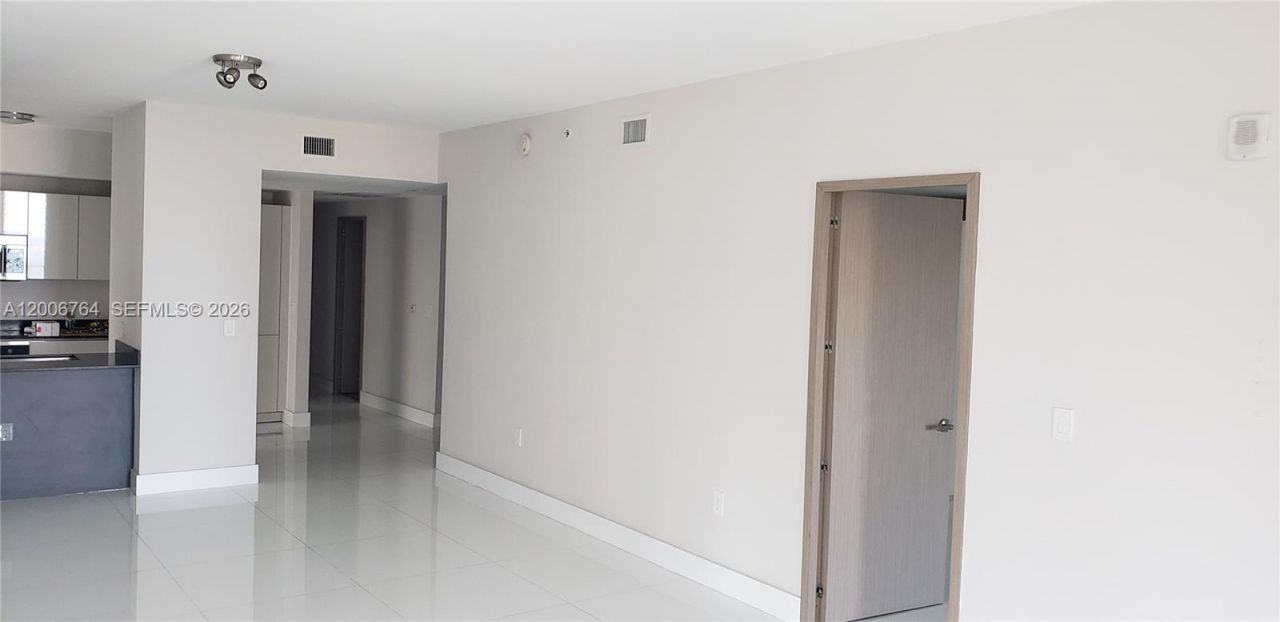 1010 Brickell Ave, Unit 3205, Miami, FL 33131 Photo