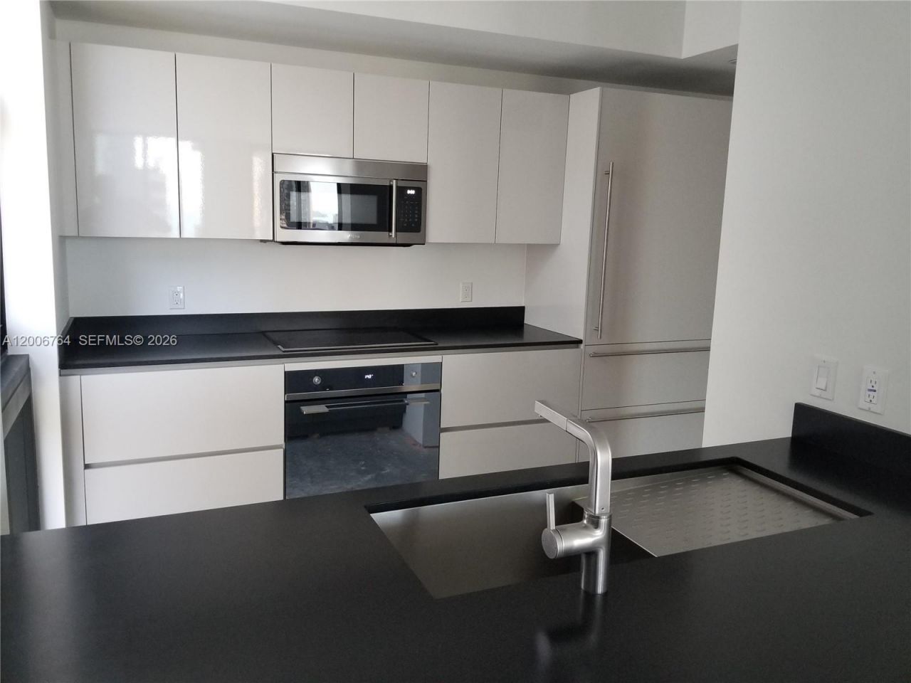 1010 Brickell Ave, Unit 3205, Miami, FL 33131 Photo