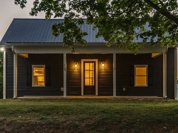 129 S Cedar St , Cross Plains, TN 37049