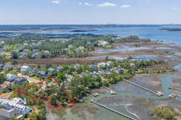 1937 N Creek Drive photo 4