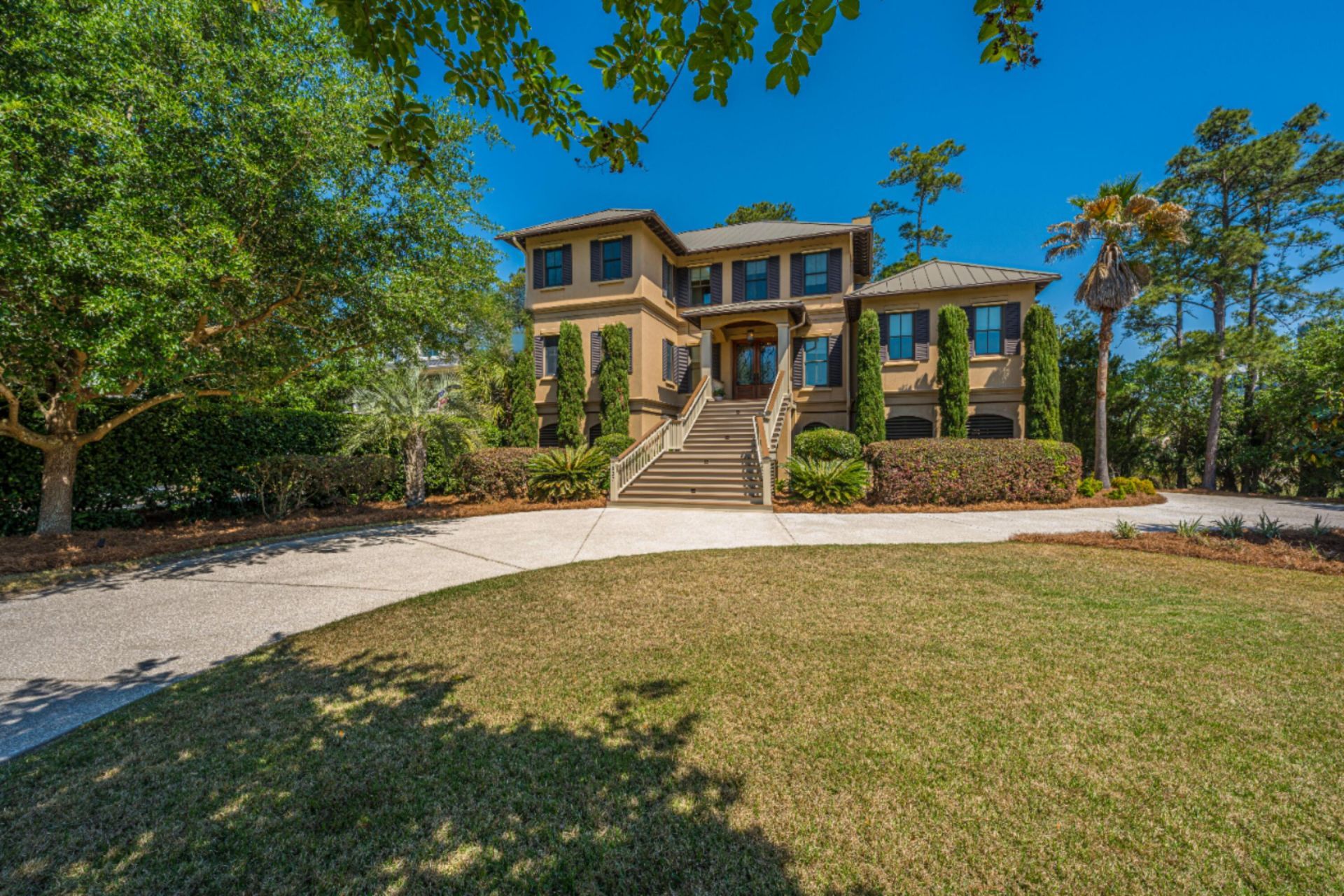 1937 N Creek Drive Photo 4