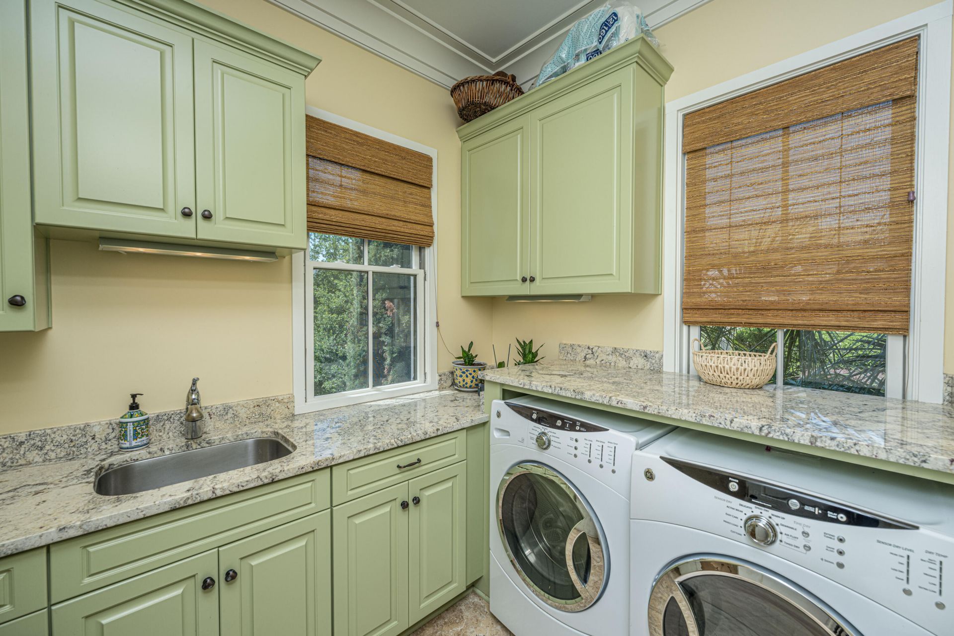 1937 N Creek Drive Photo 75