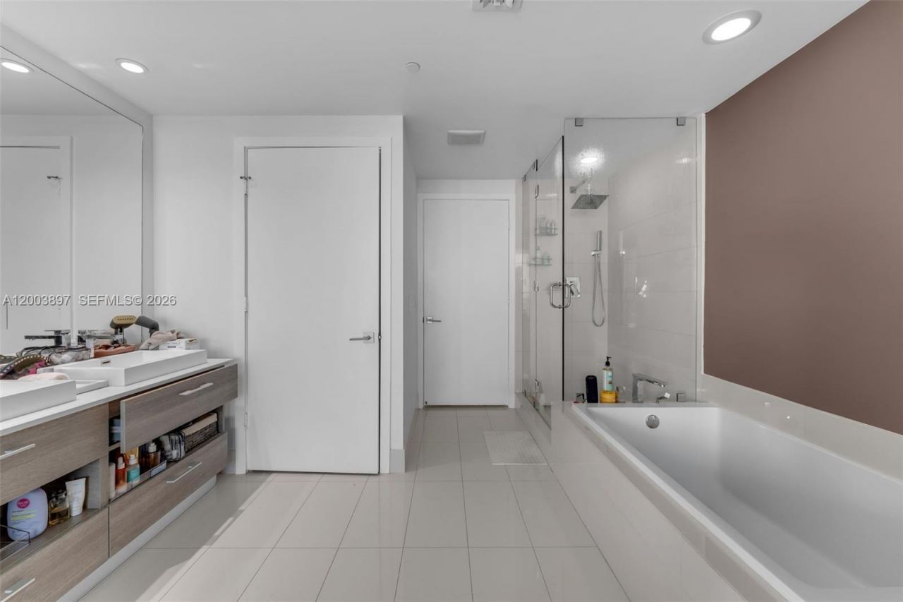 650 NE 32nd St, Unit 4505, Miami, FL 33137 Photo