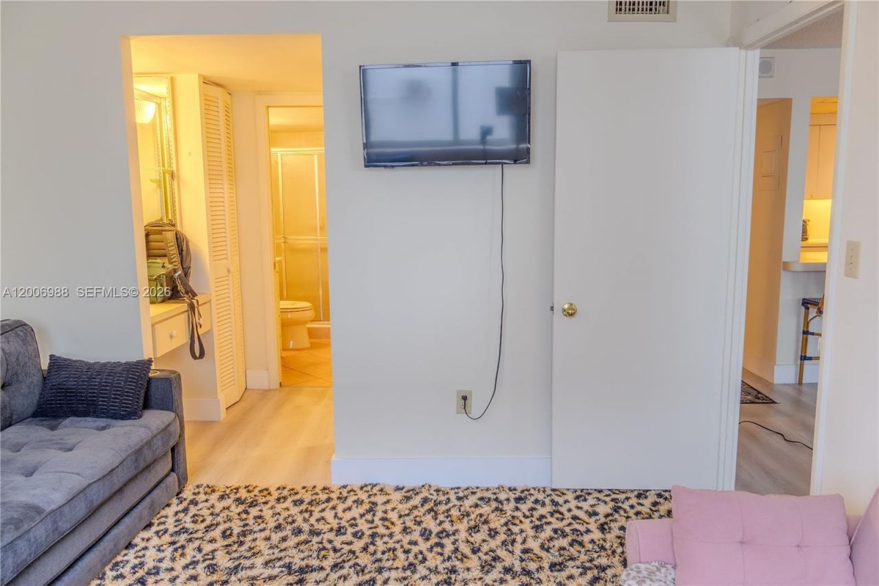 401 Ocean Dr , Unit 222, Miami Beach, FL 33139 Photo