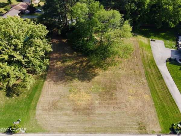 803 Acadian Boulevard , Dyersburg, TN 38024