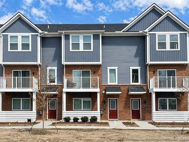4876 Parkside Lane, Troy, MI 48085