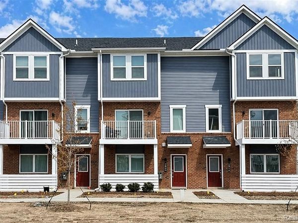 4876 Parkside Lane, Troy, MI 48085