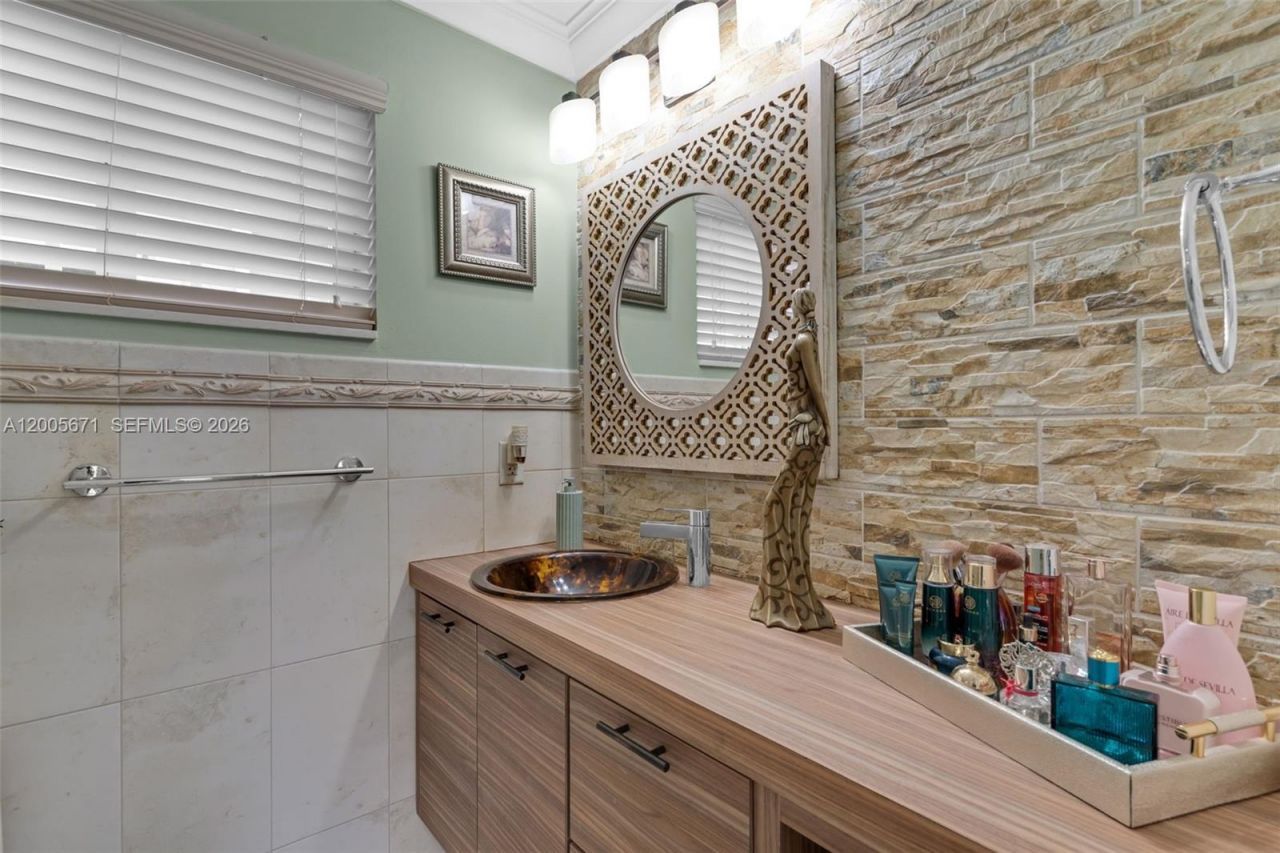 17932 NW 78th Ave , Hialeah, FL 33015 Photo