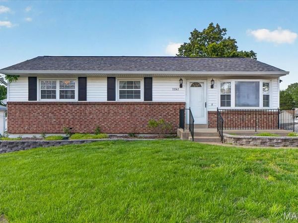 11141 Pine Forest Drive, St Louis, MO 63126