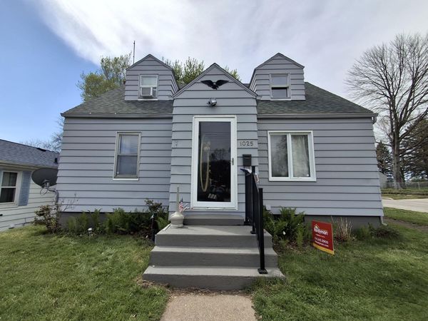 1025 Willow Street , Mishawaka, IN 46545