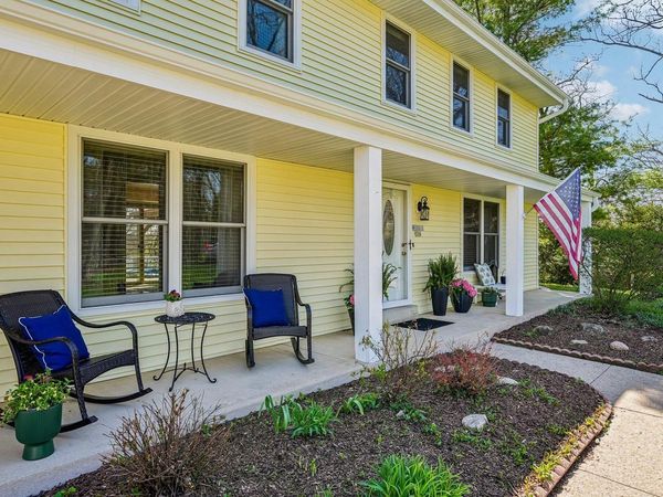 S74W32610 Twin Oaks COURT, Mukwonago, WI 53149