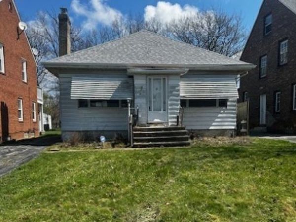 2239 Barrington Road , University Heights, OH 44118