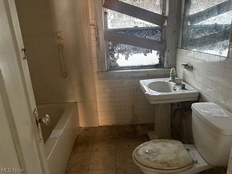 2239 Barrington Road, University Heights, OH 44118 Photo 10