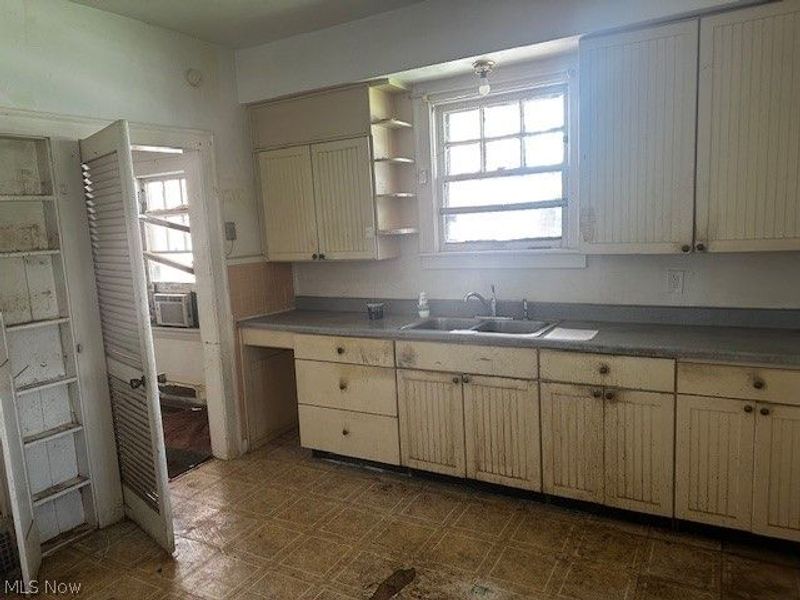 2239 Barrington Road, University Heights, OH 44118 Photo 7