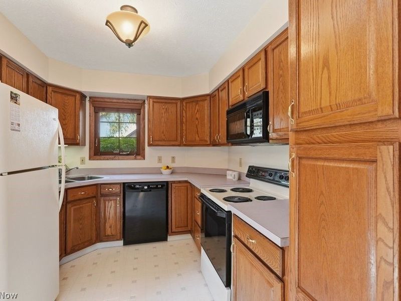 5723 Gateway Lane, Brook Park, OH 44142 Photo 13