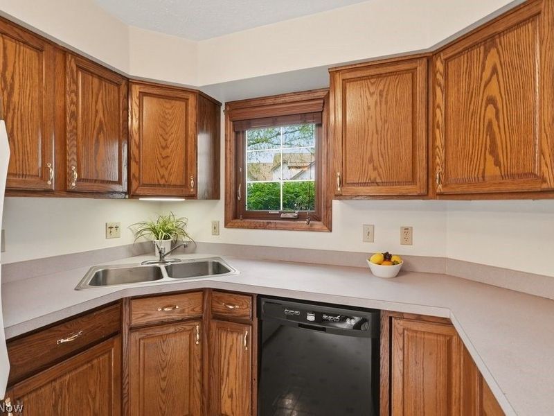 5723 Gateway Lane, Brook Park, OH 44142 Photo 15