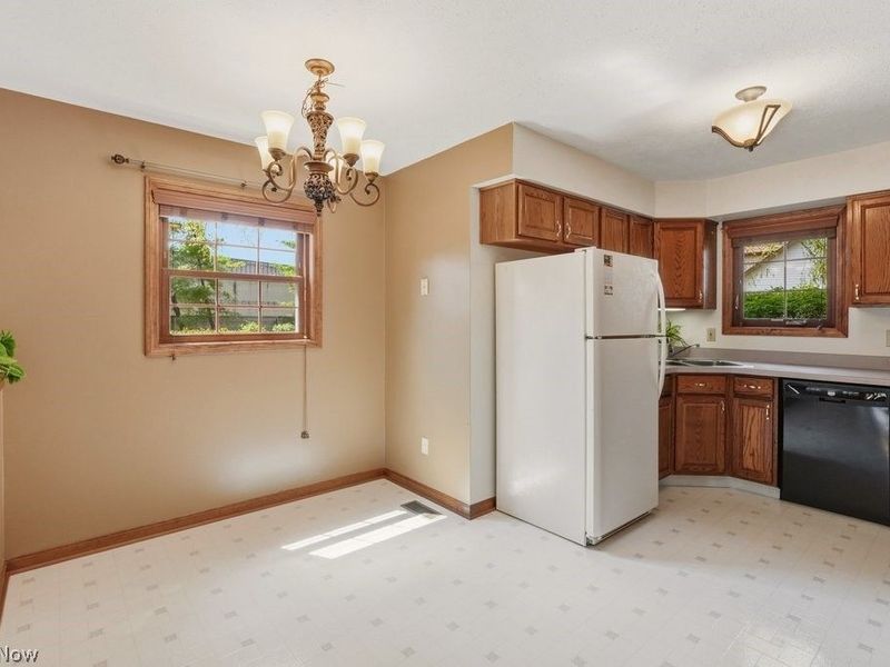 5723 Gateway Lane, Brook Park, OH 44142 Photo 17