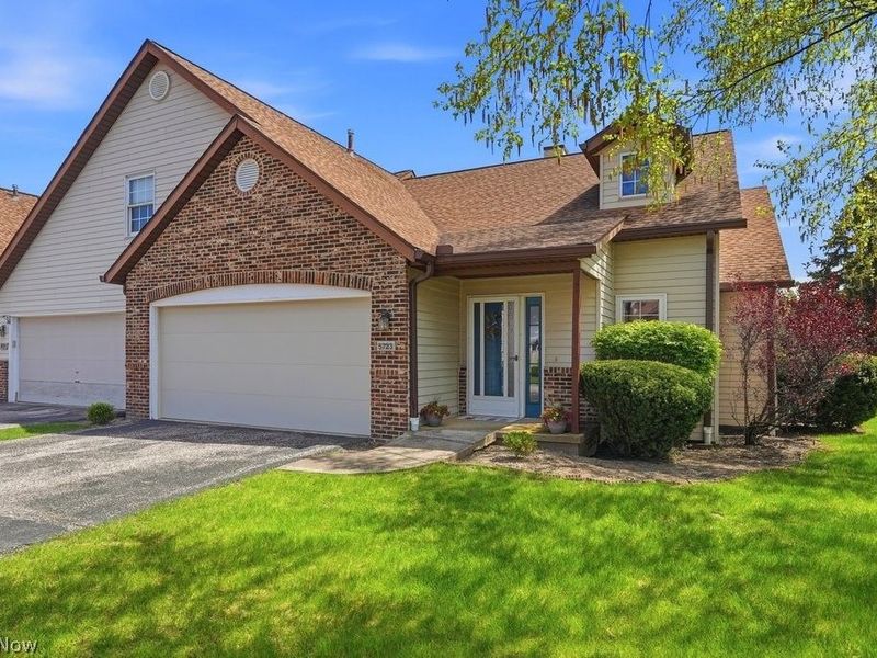 5723 Gateway Lane, Brook Park, OH 44142 Photo 2