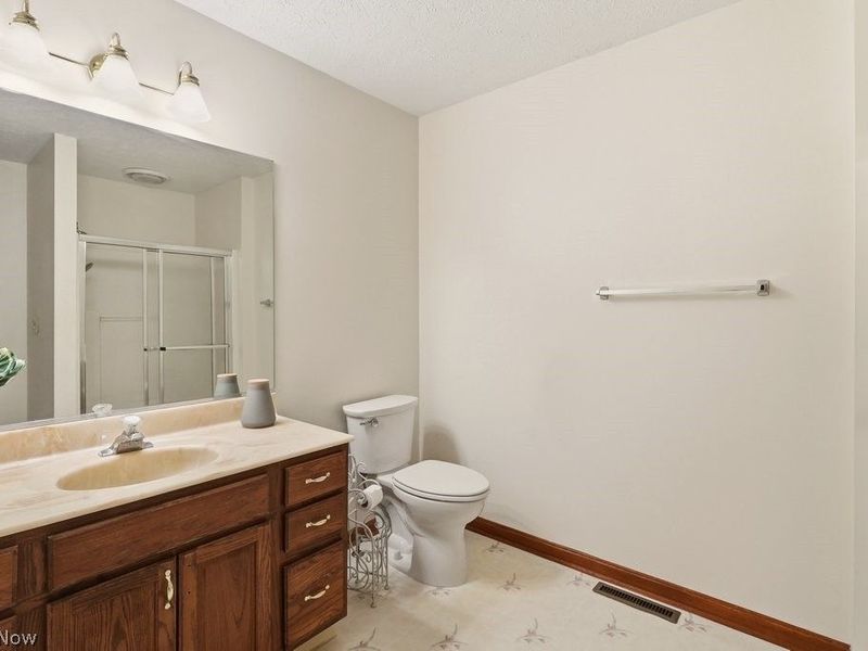 5723 Gateway Lane, Brook Park, OH 44142 Photo 24