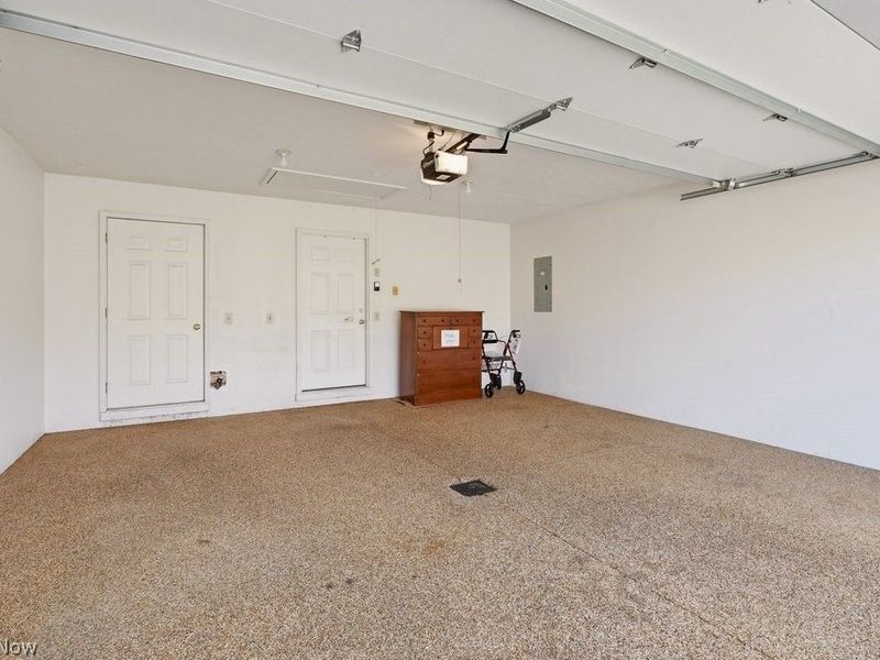 5723 Gateway Lane, Brook Park, OH 44142 Photo 32