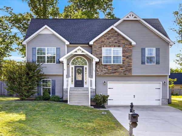 162 Sycamore Hill Dr, Clarksville, TN 37042