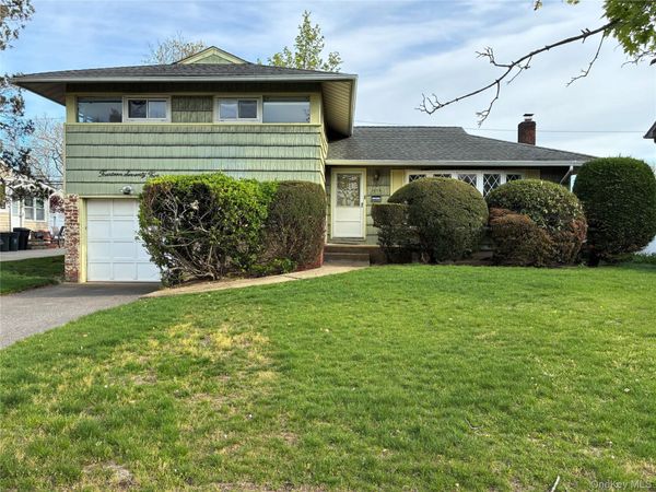 1474 Stephen Marc Lane , East Meadow, NY 11554