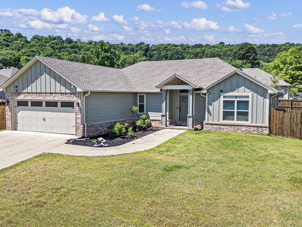 1100 Lindsey Lane , Russellville, AR 72801