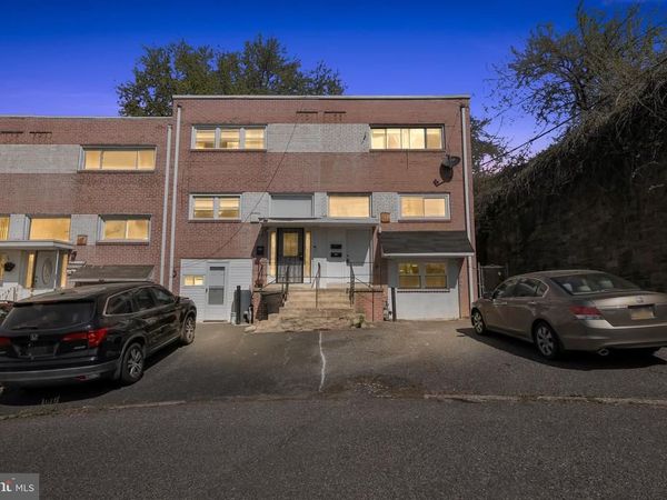 2110 DELMAR DRIVE, FOLCROFT, PA 19032