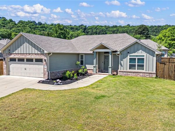 1100 Lindsey Lane , Russellville, AR 72801