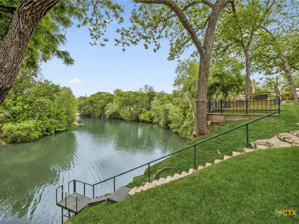 900 Boenig Street , Seguin, TX 78155